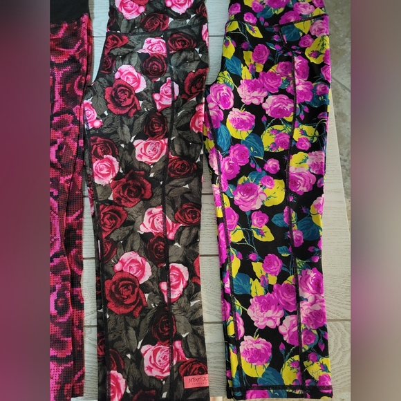 Betsey Johnson Performance Cropped Leggings - lot of 3 - Picture 3 of 7